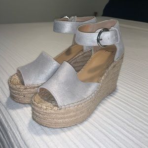 MARC FISHER - ESPADRILLE WEDGE